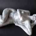 Plénitude  Femme allongée nue à patine effet marbre L 40 cm